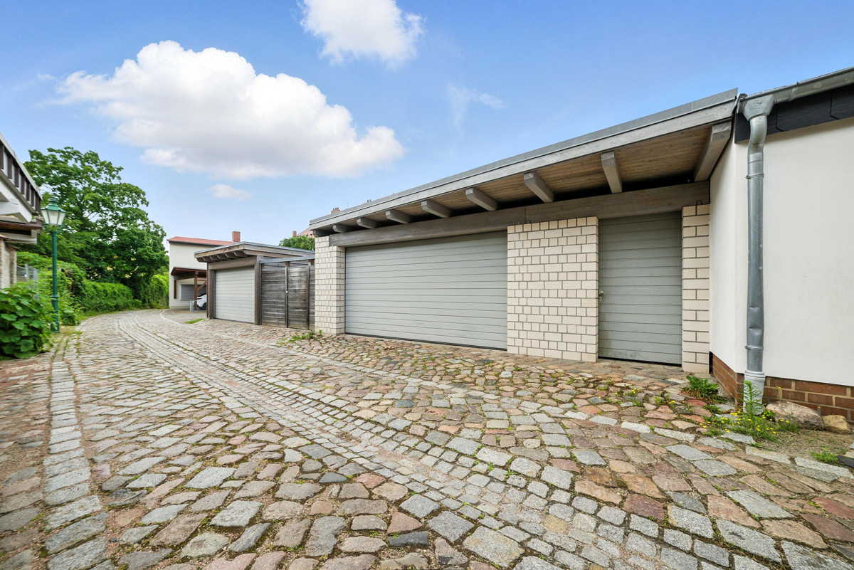 Garage mit Gartenhaus