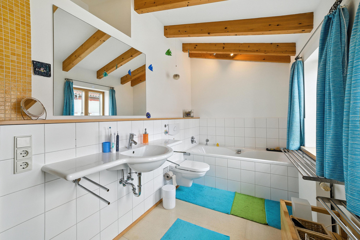 Badezimmer mit Badewanne