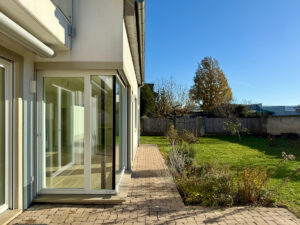 große Glasfronten nach Südwesten