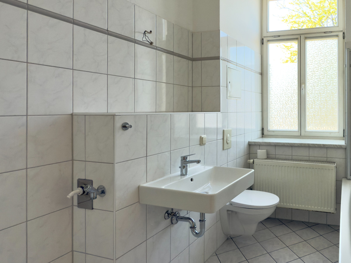mit Badewanne und WM-Anschluss