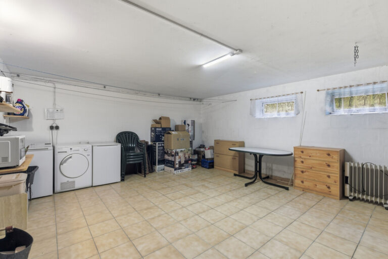 Waschküche und Hobbyraum