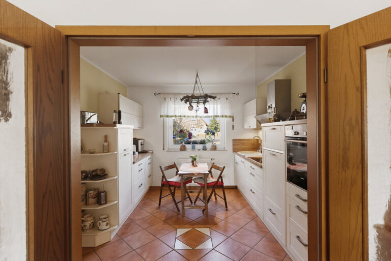 Verbindungstür zur Küche