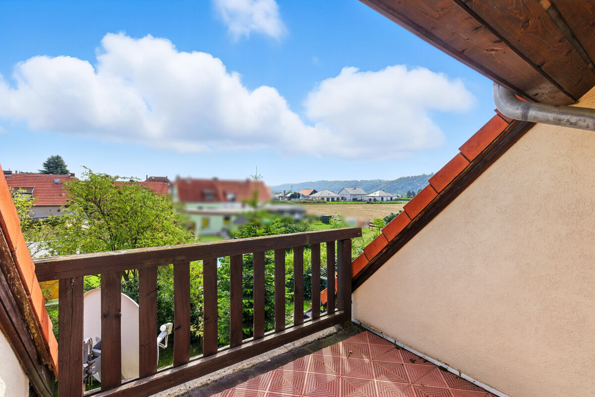 mit Balkon