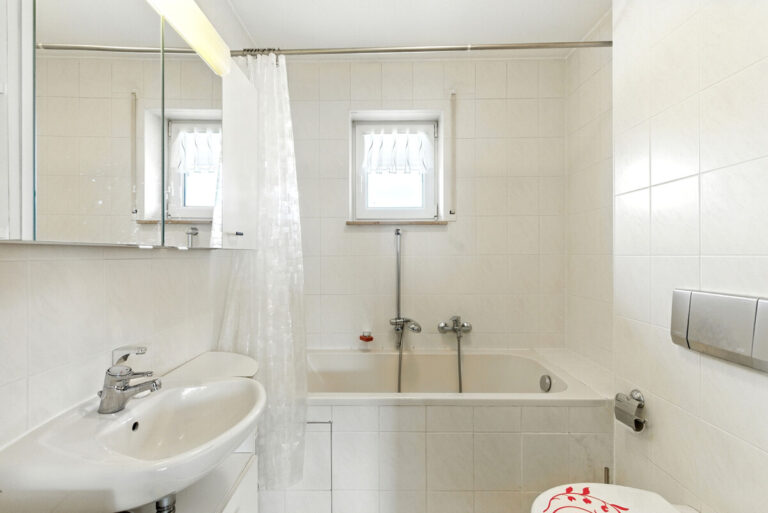 Badezimmer im EG, OG