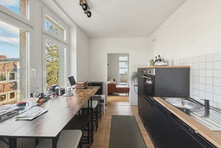 Küche mit Blick ins Grüne