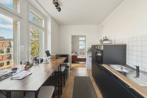 Küche mit Blick ins Grüne