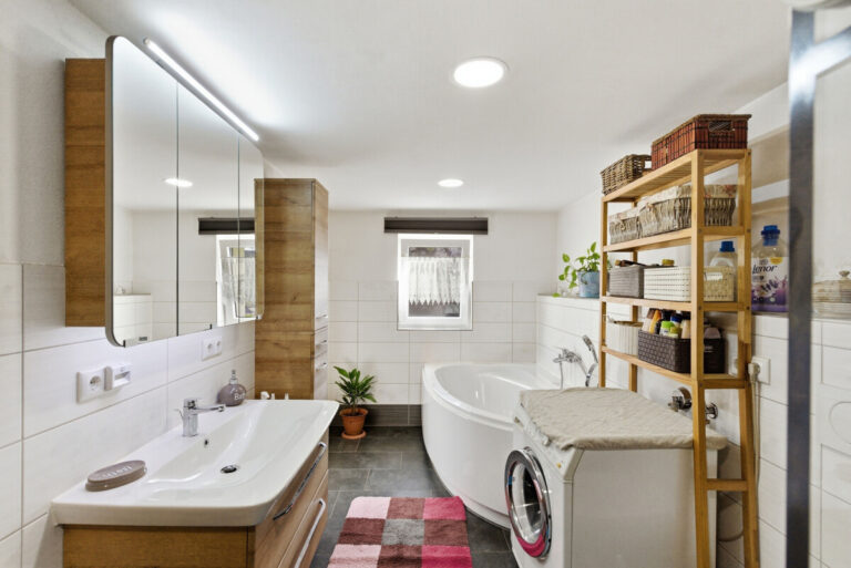 modernes Badezimmer