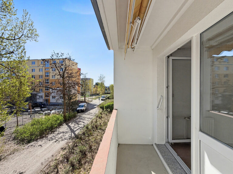 mit Zugang auf den Balkon