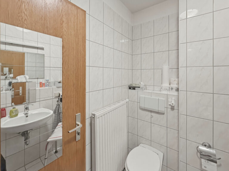 Badezimmer mit Dusche
