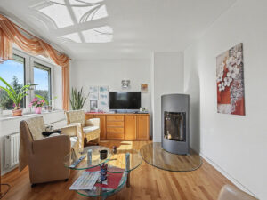 Wohnzimmer mit Kamin