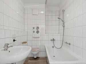 Badezimmer mit Badewanne