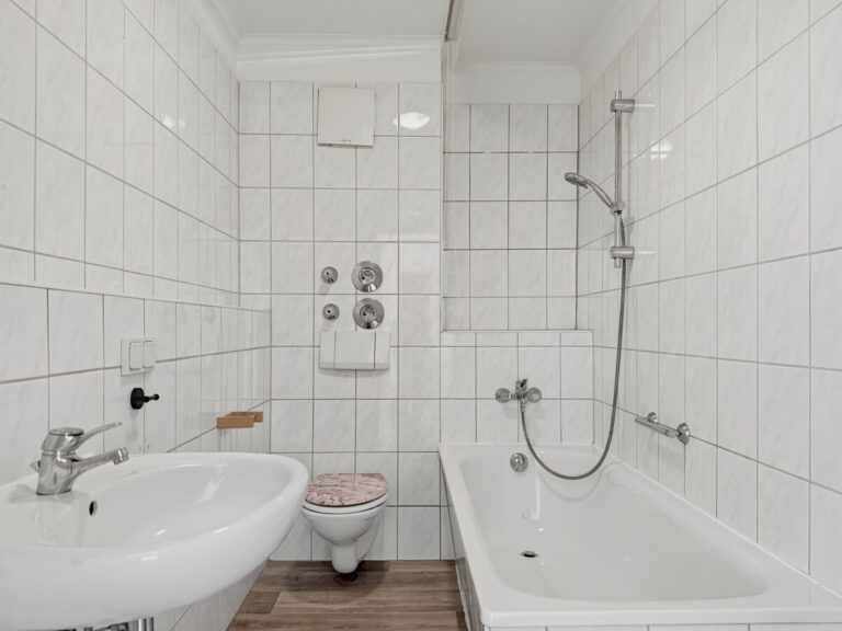 Badezimmer mit Badewanne