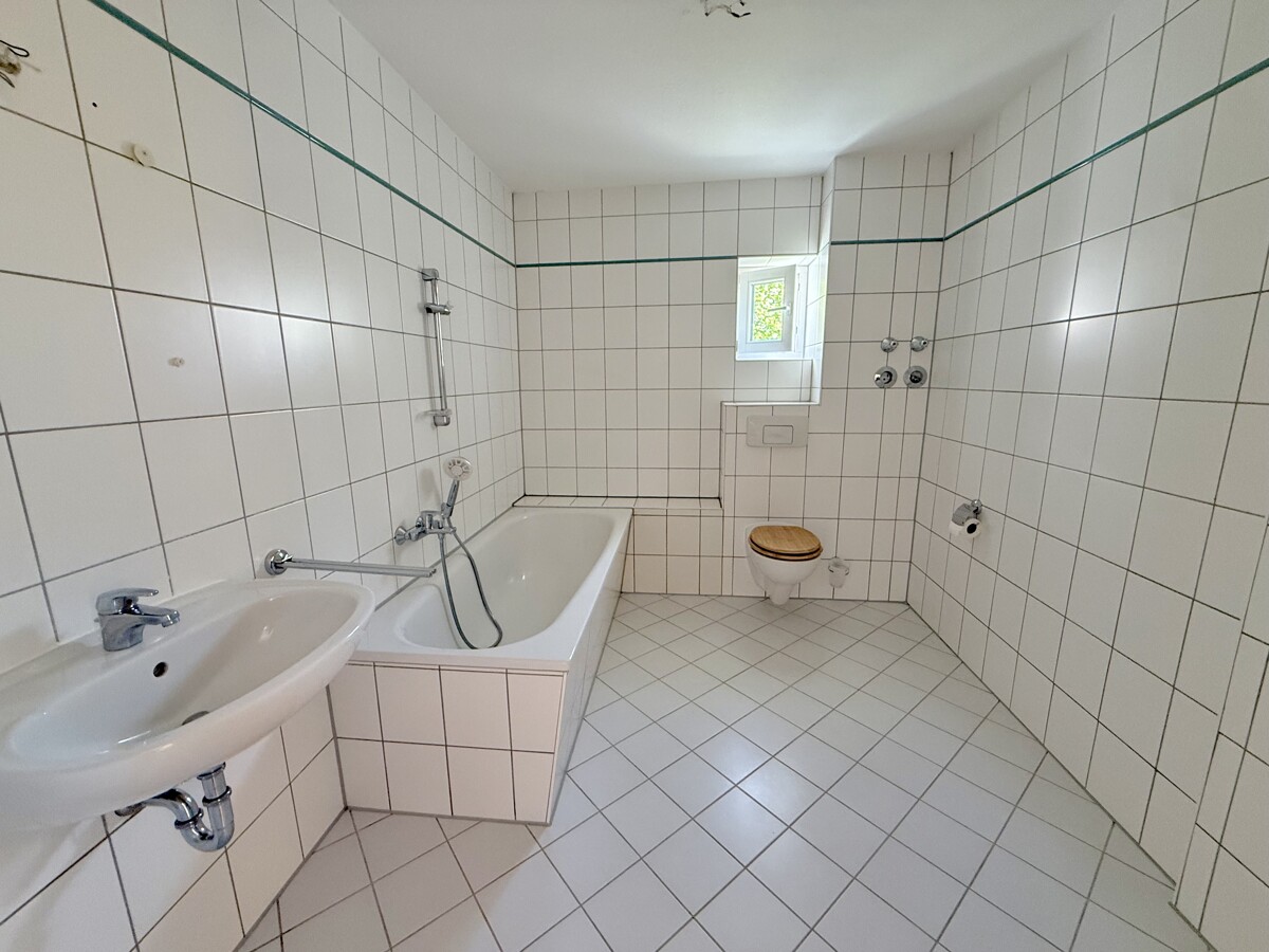 Badezimmer mit Badewanne