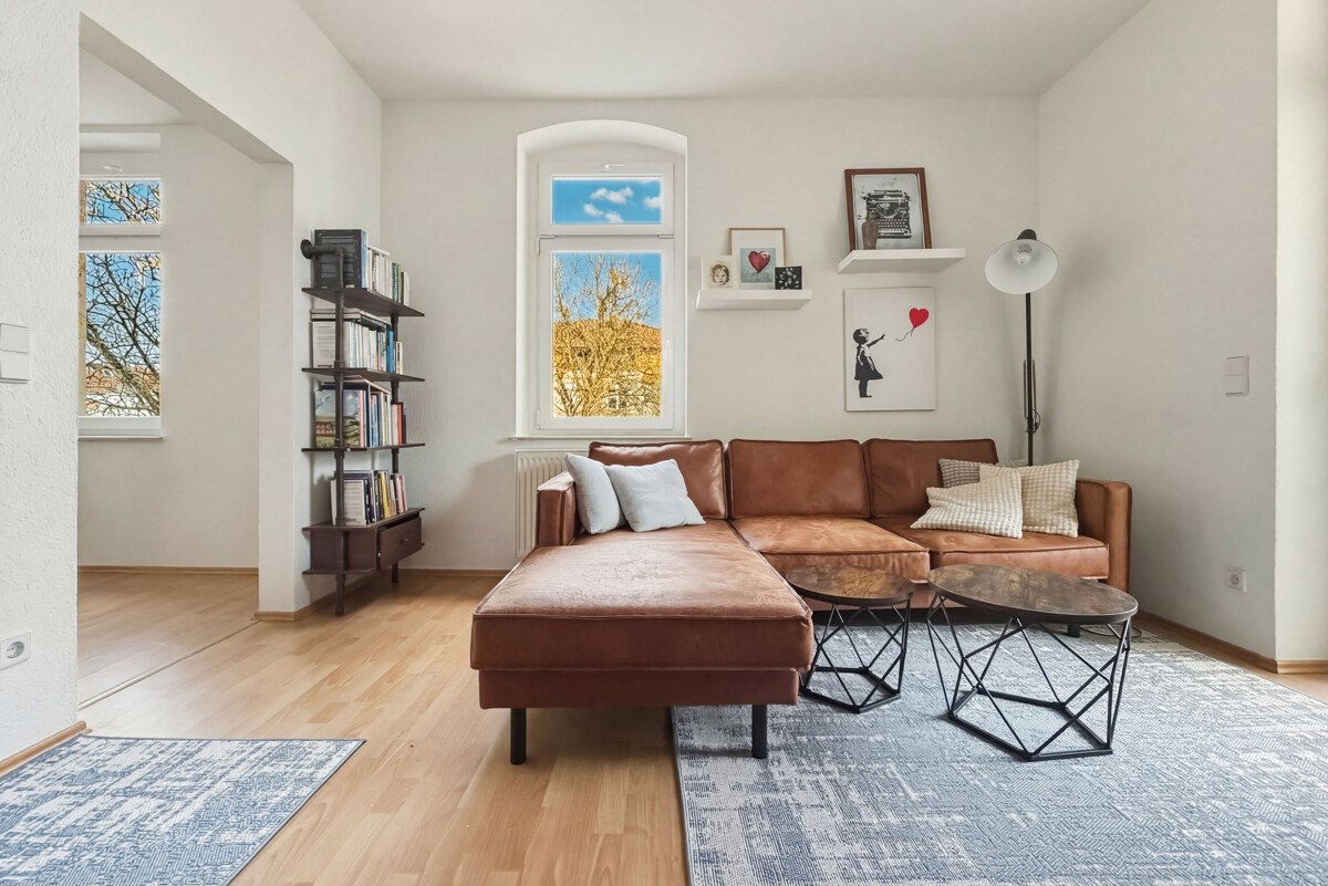 Wohnzimmer mit Balkon