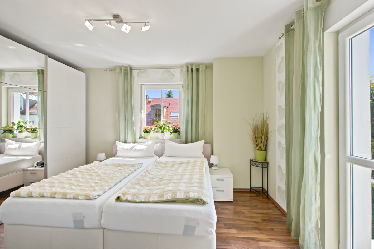 Schlafzimmer mit Ankleide