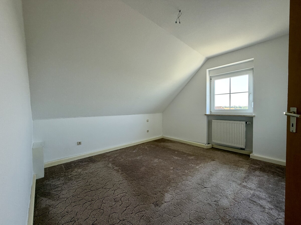 Schlafzimmer 1 (Fußboden wird durch Laminat ersetzt)
