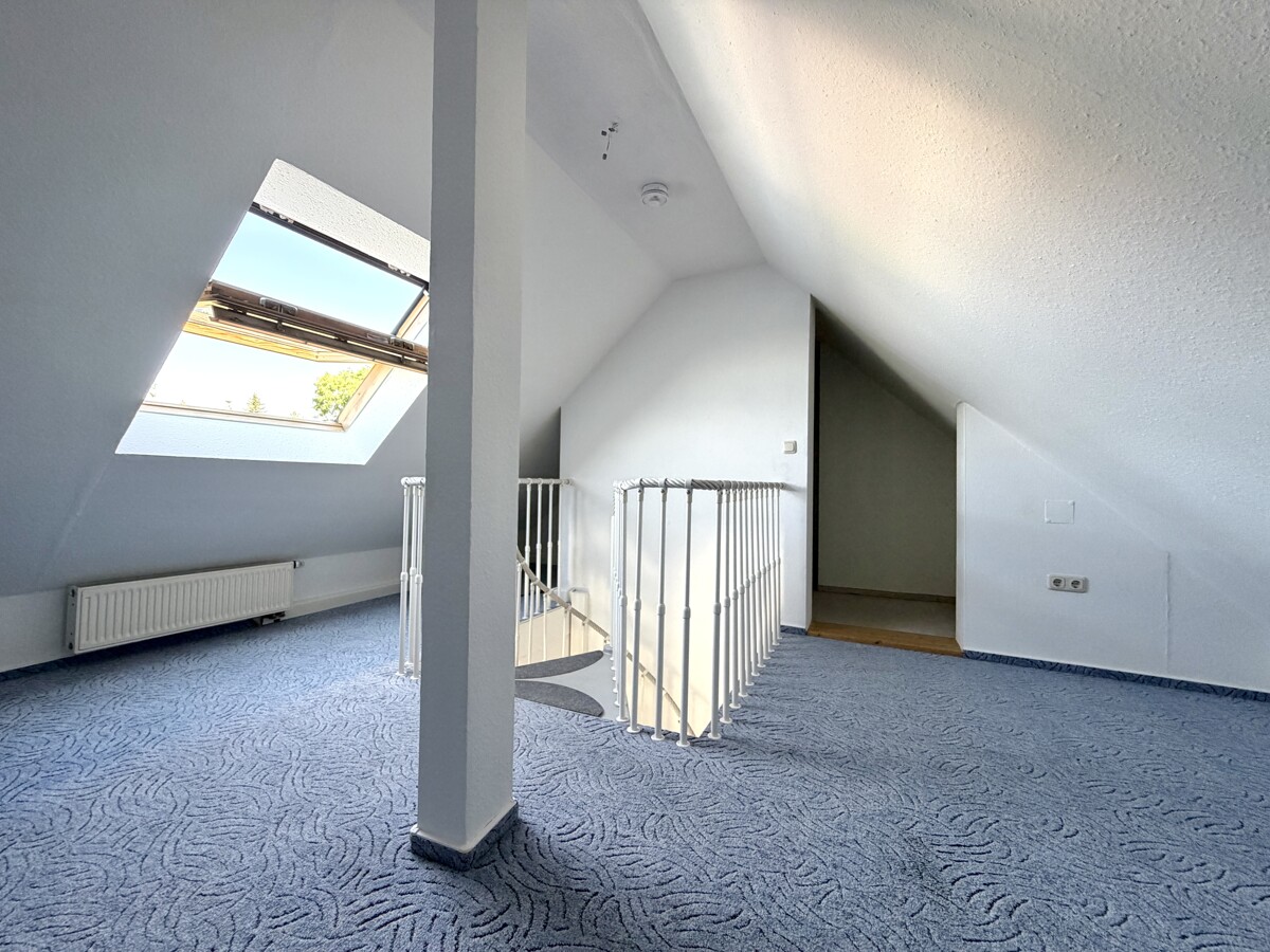 mit zusätzlichem Abstellraum