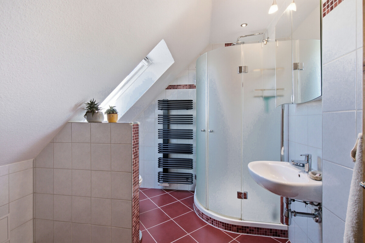 Badezimmer mit Dusche