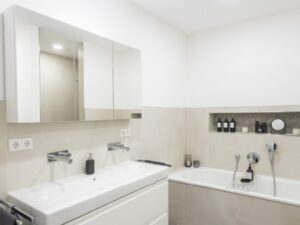 Modernes Badezimmer