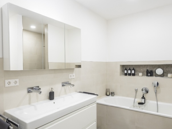 Modernes Badezimmer