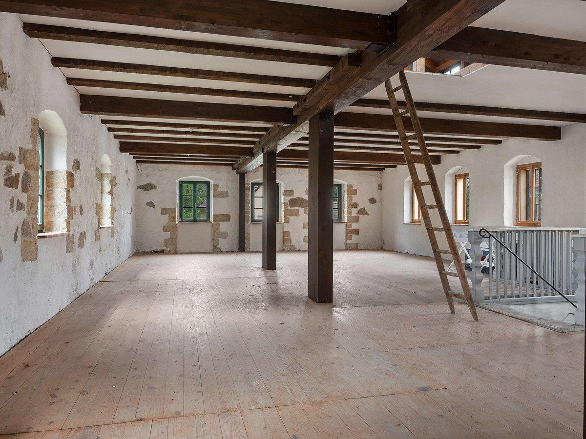 Saal mit Dielenfußböden